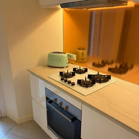 Private Garden & Space 2-bed شقة