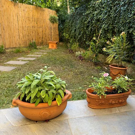 Private Garden & Space 2-bed شقة *