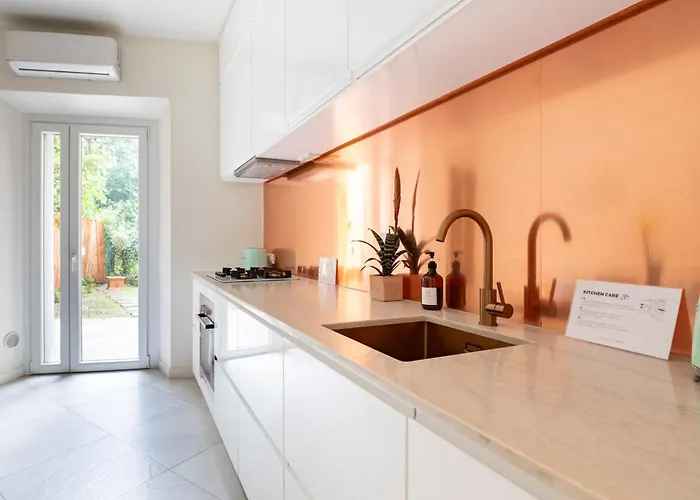 Private Garden & Space 2-bed * Florence