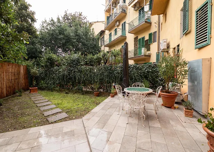 Private Garden & Space 2-bed Florence