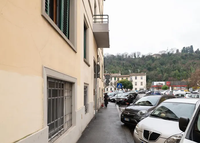 Private Garden & Space 2-bed Appartement Florence