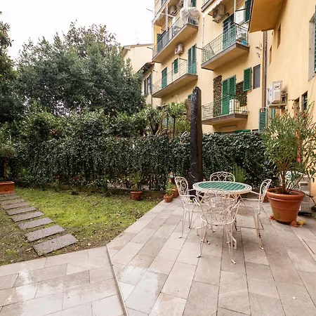 Private Garden & Space 2-bed Φλωρεντία