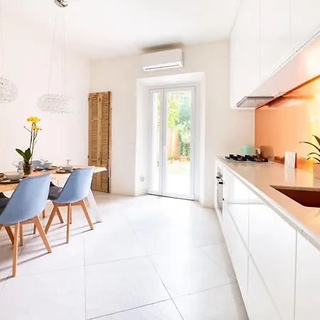 Private Garden & Space 2-bed Apartment