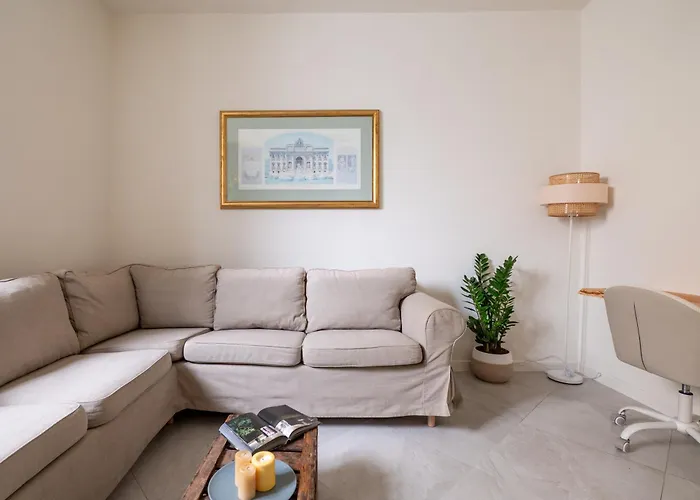 Private Garden & Space 2-bed Floransa
